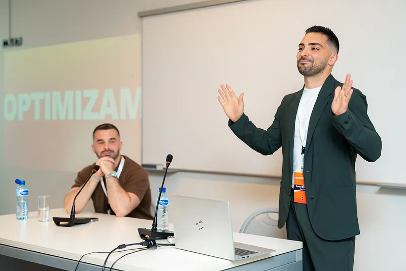 Predavač tokom izlaganja
